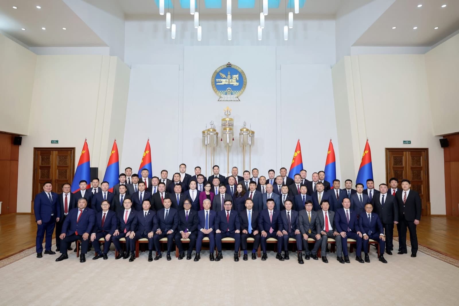 Хуралдааны оролцогчдын хамтын зураг